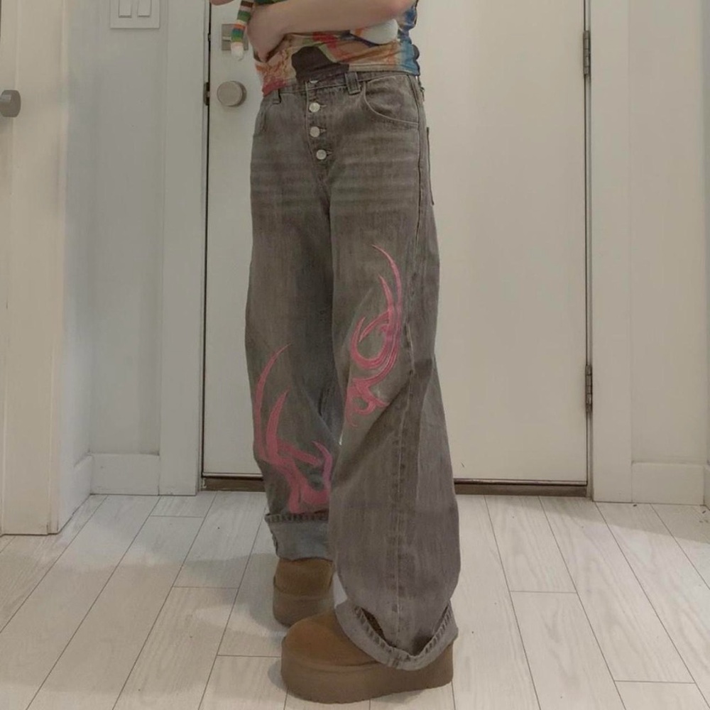 Delia’s gray baggy jeans with pink decal embroidery